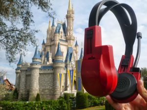 Fones usados como tradutores sem fio. Fones-usados-como-tradutores-sem-fio.